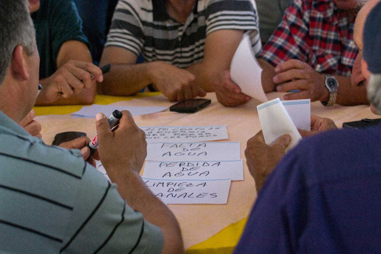 Regantes proponen ideas para establecer el plan de obras