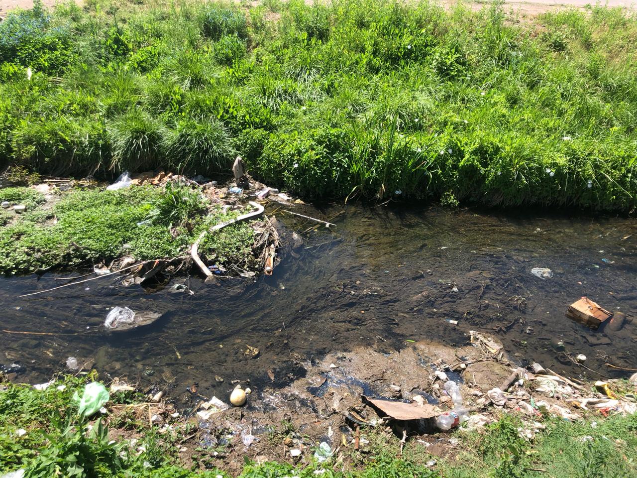 Irrigación sacó muestras de un arroyo de Tunuyán para constatar si el agua está contaminada