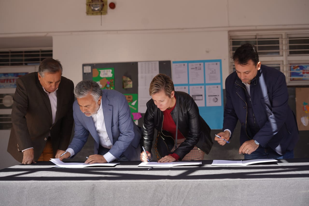 Eficiencia hídrica y energética en las escuelas: Cornejo y Marinelli firmaron un acuerdo